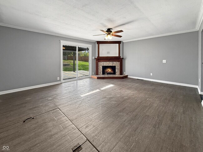 Building Photo - 5325 W Smith Valley Rd