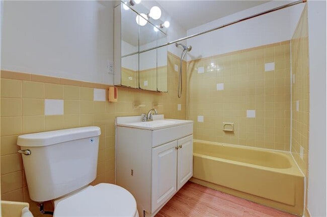 Building Photo - 6 College Dr