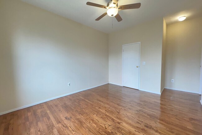 Building Photo - 55 Tiemann Pl