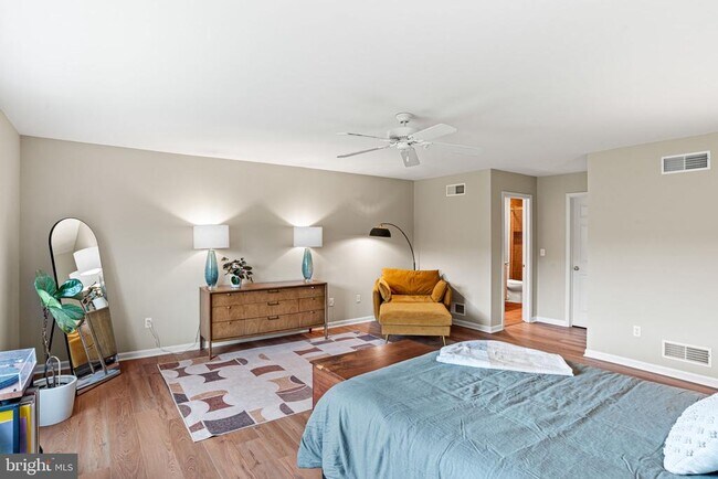 Building Photo - 2082 Deer Run Dr