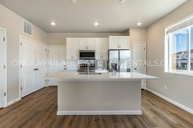 Building Photo - 100 Riverside Drive