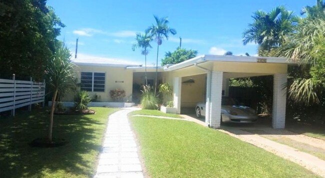 Building Photo - 1826 Biarritz Dr