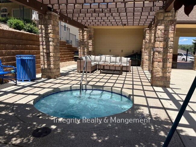 Building Photo - 1496 Royal Troon Dr