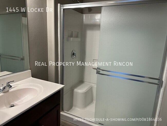 Building Photo - 1445 W Locke Dr