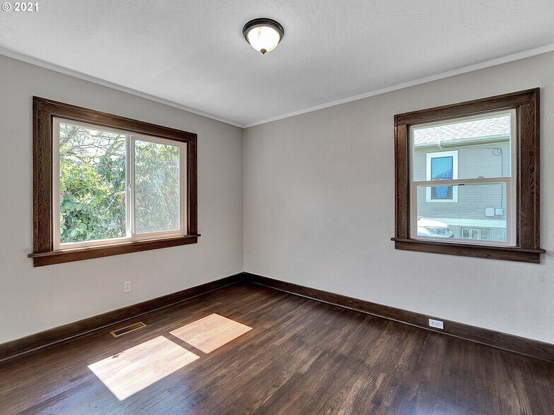 First Bedroom - 2015 SE Sherrett St