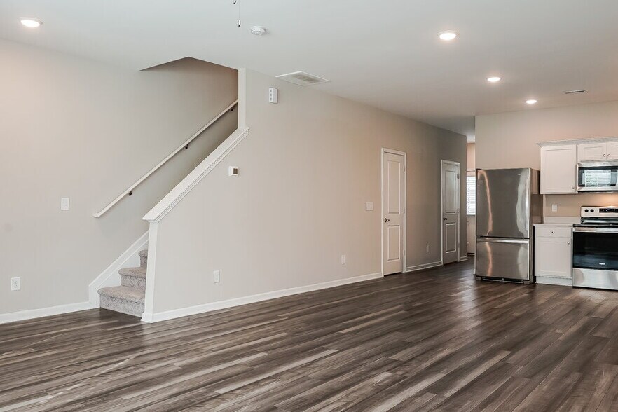 Building Photo - 544 Landing View Dr