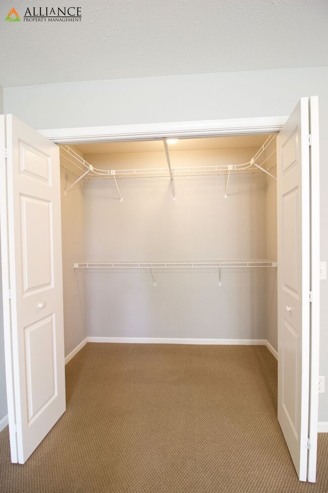 Building Photo - Beautiful 4 Bedroom - 2 Bath Home Close to Flint Hills Christian School!