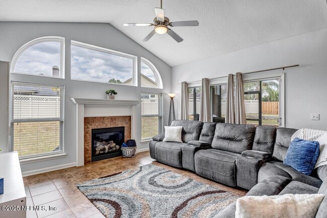 Building Photo - 624 Headwaters Ln