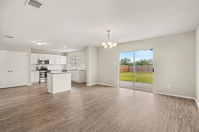 Building Photo - 1733 Vineridge Ln