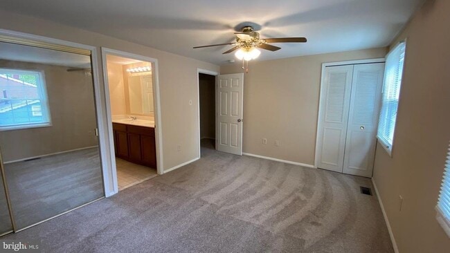 Building Photo - 5529 Woodenhawk Cir