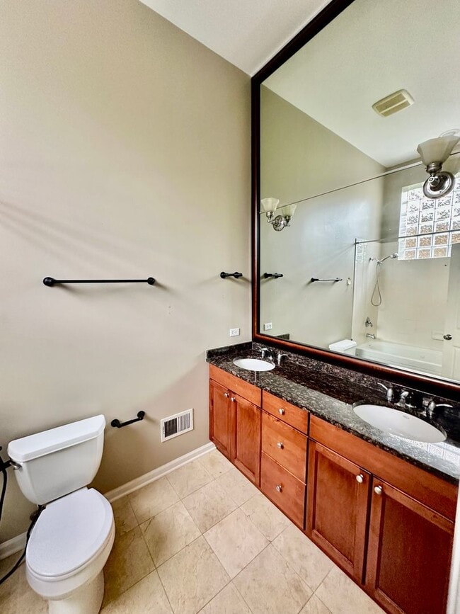 Building Photo - Huge 2 Bed 2 Bath New Construction Garden Condo in Rogers Park