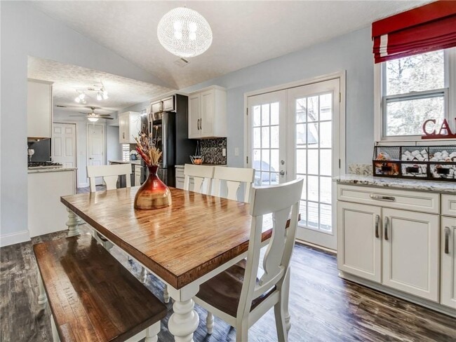 Building Photo - 3840 Forsythia Way