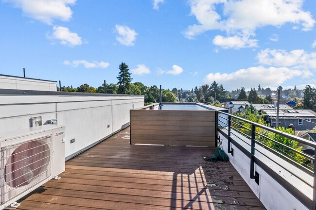 Building Photo - 2Bd/1.75Ba Seattle Townhouse