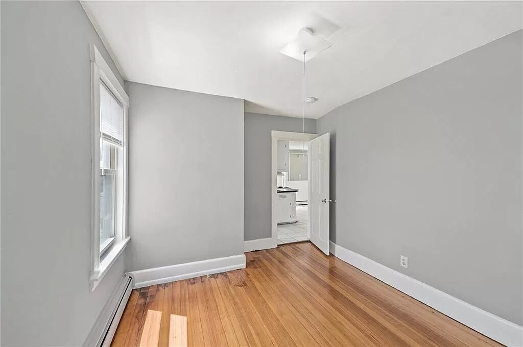 Building Photo - 289 Mowry St