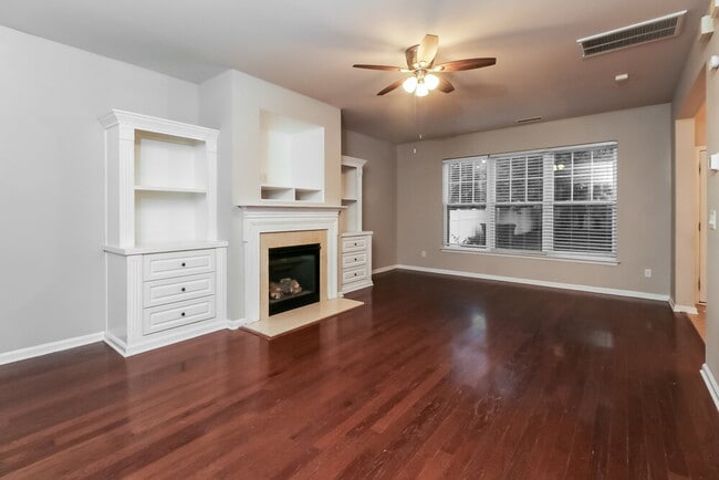 Building Photo - 6014 Colonial Garden Dr