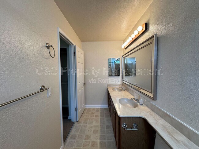 Building Photo - 1663 Calle Ranchero Dr