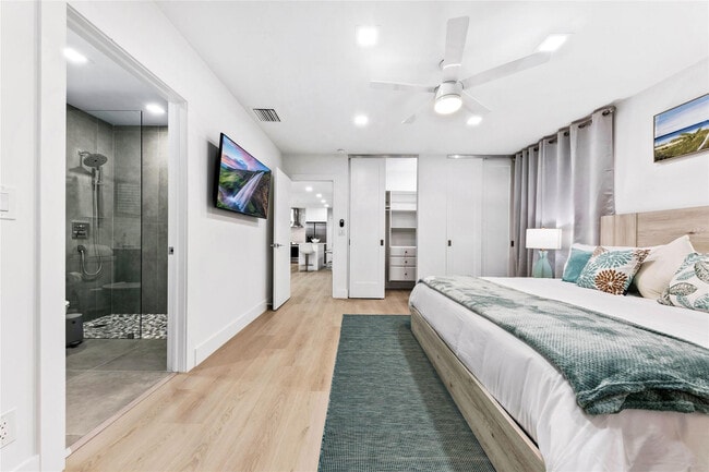 Building Photo - 3329 NE 17th St