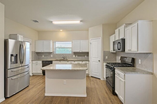 Building Photo - 7300 Dungarees Wy