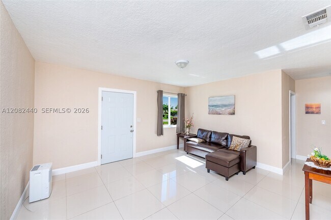 Building Photo - 1020 SW 73rd Pl