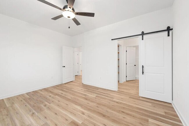 Building Photo - 2135 E Elk Rdg Ave