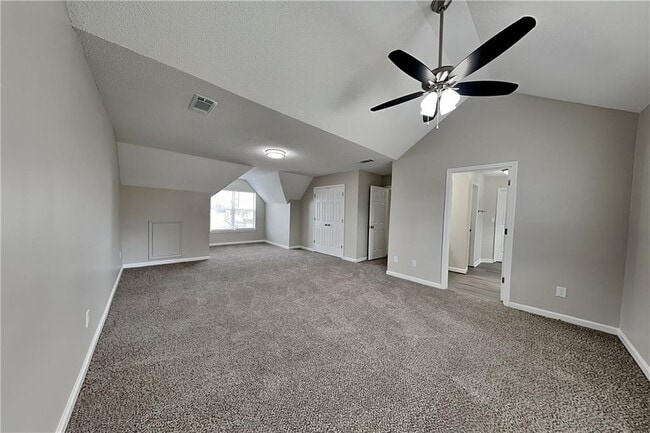 Building Photo - 104 Silvergrass Dr