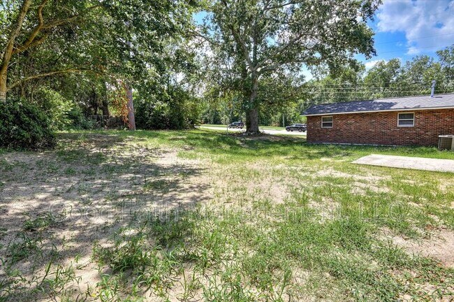 Building Photo - 4022 Windridge Dr