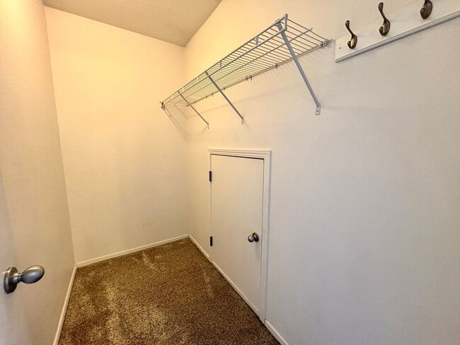 Building Photo - Update 3 Bedroom Home in Beaverton!