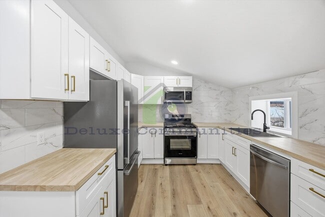 Building Photo - Stunning Fully Remodeled 3 Bed Home on a Huge Lot in Coopersville