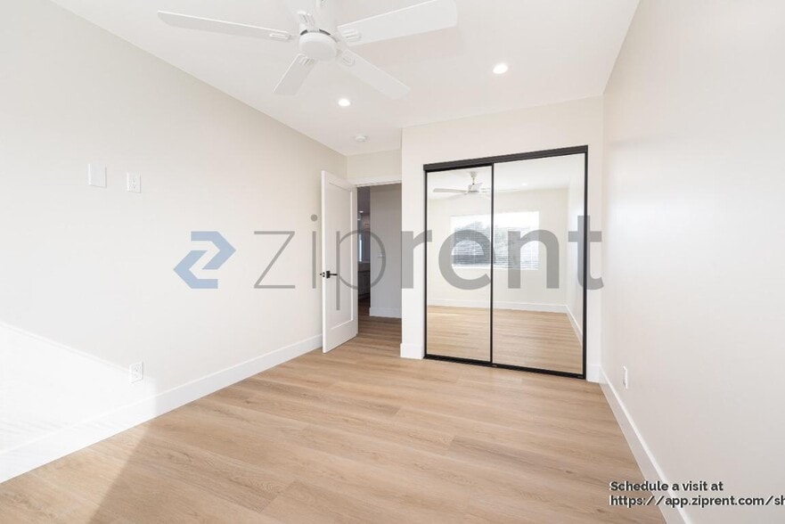 Building Photo - 5002 Plainview Rd