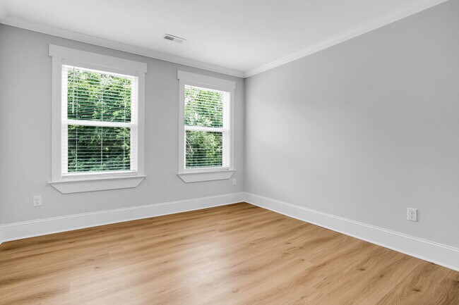 Building Photo - 108 Averill St