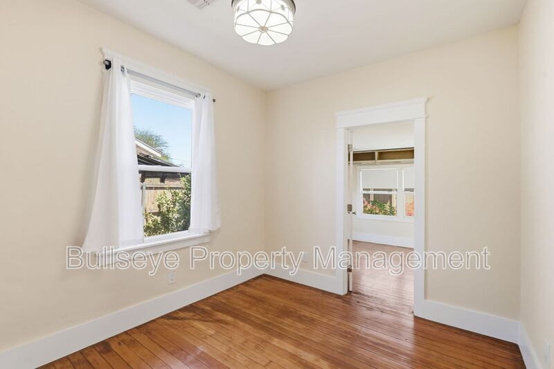 Building Photo - 1238 E McKinley St