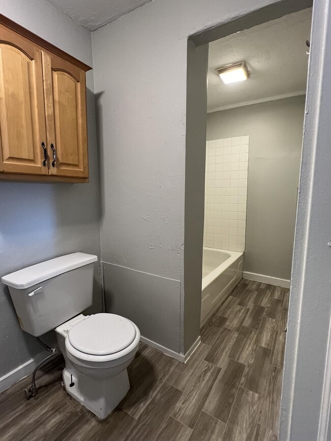 Building Photo - 106 E Main St