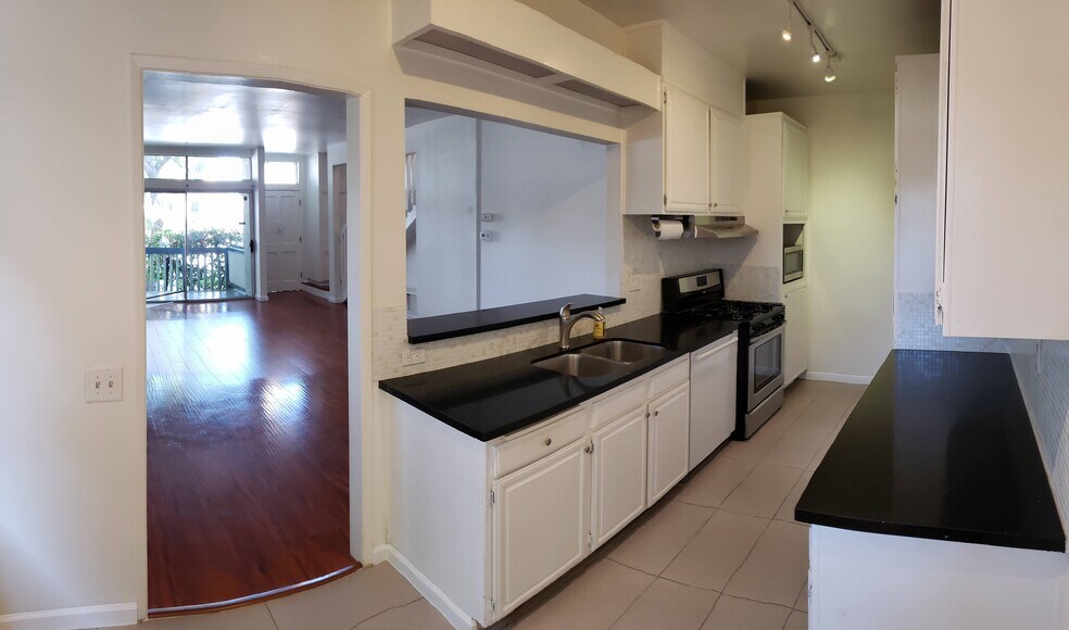 Building Photo - 1218 9th St