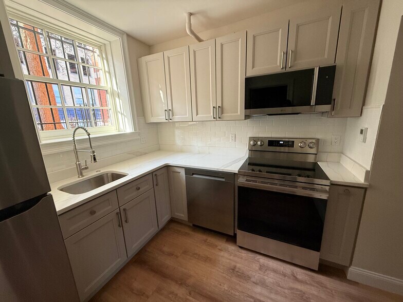 Building Photo - 37 Kirk St