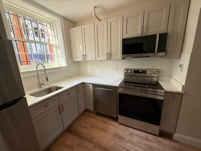 Building Photo - 37 Kirk St