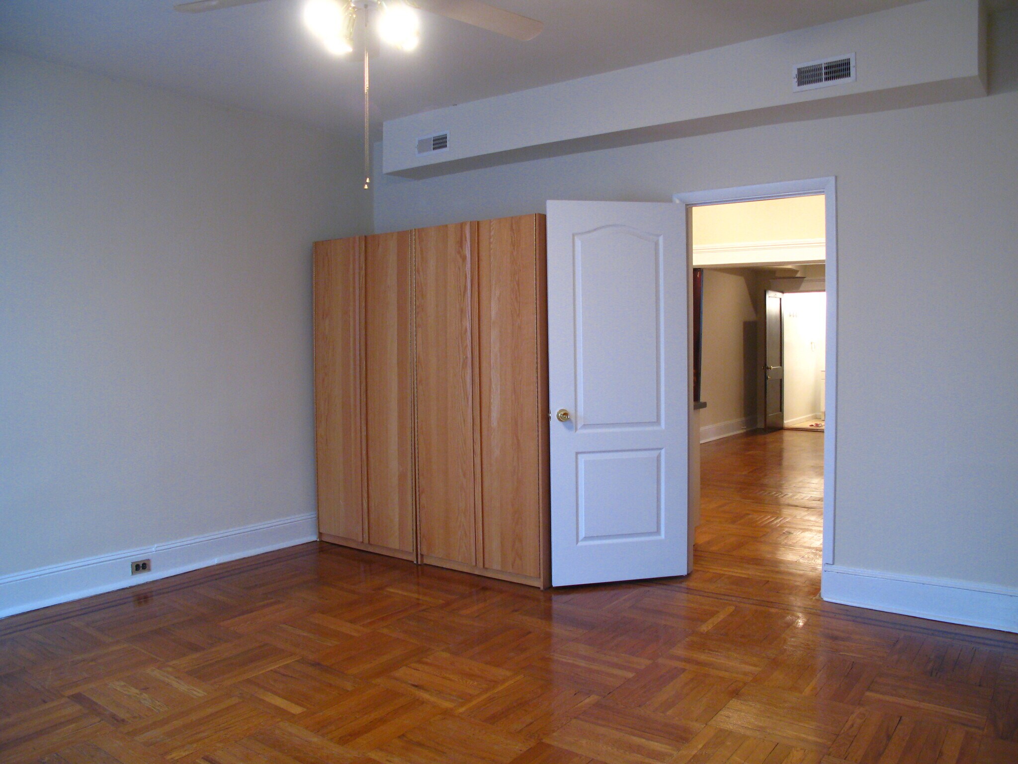 Building Photo - 205 W 29th St