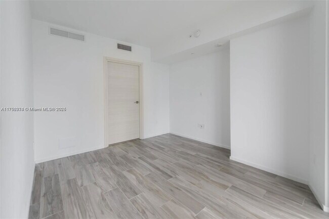 Building Photo - 801 S Miami Ave