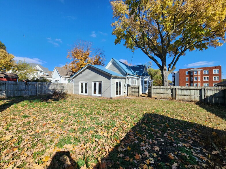 Building Photo - 1008 Vine St