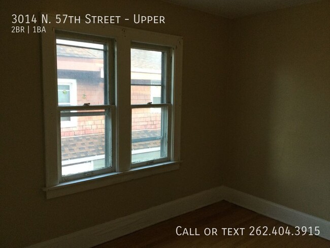 Building Photo - Three Bedroom Spacious Upper Duplex