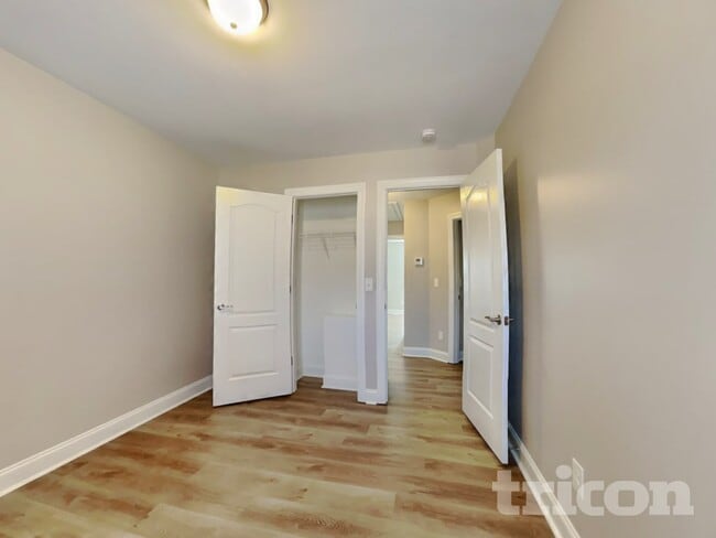 Building Photo - 282 Oxfordshire Dr