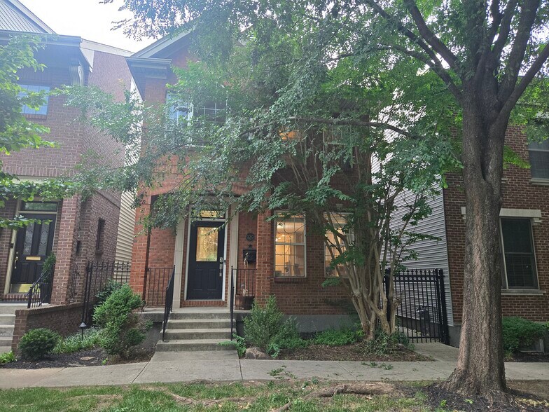 Building Photo - 929 Weninger Cir