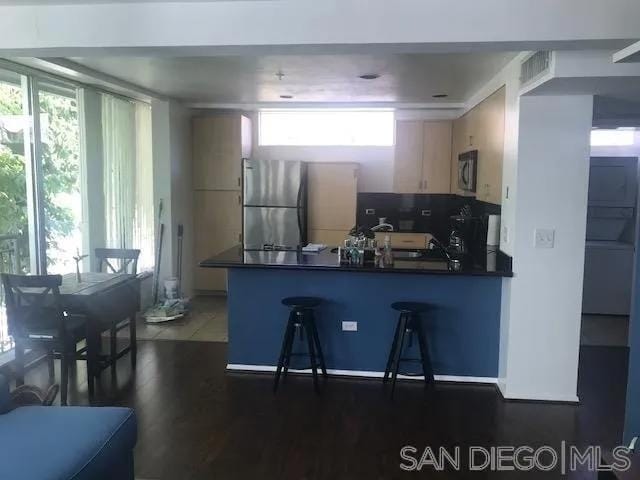 Building Photo - 101 W Market St