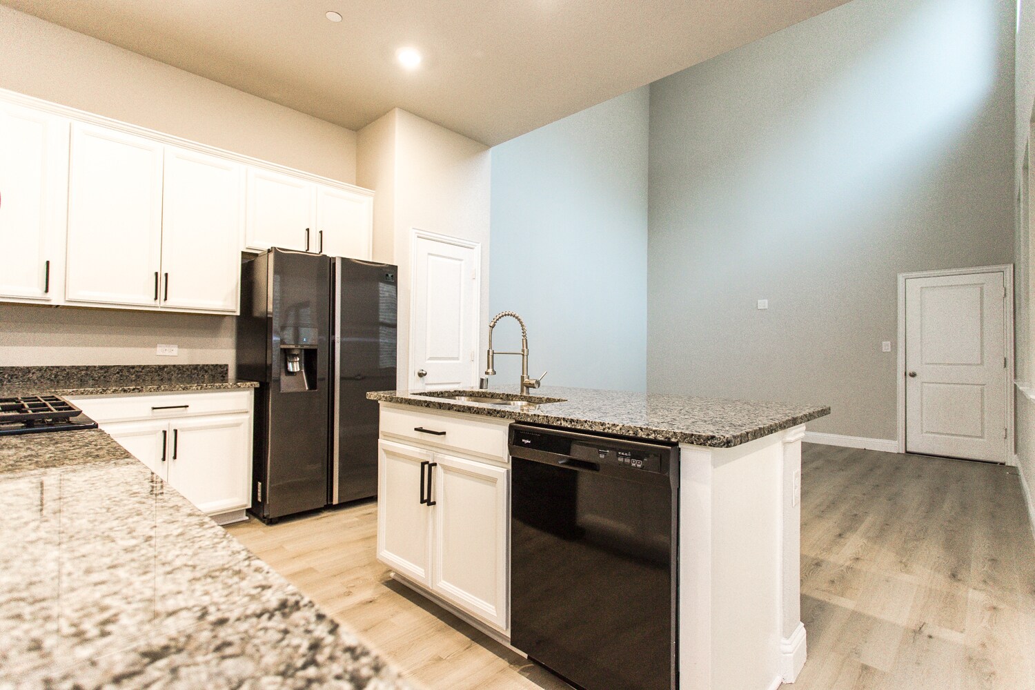 Building Photo - 7504 Palisades Dr