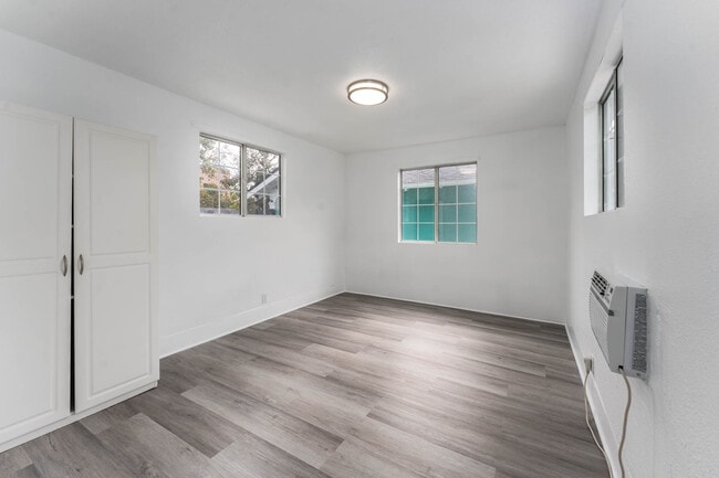 Building Photo - 2022 W 31st St