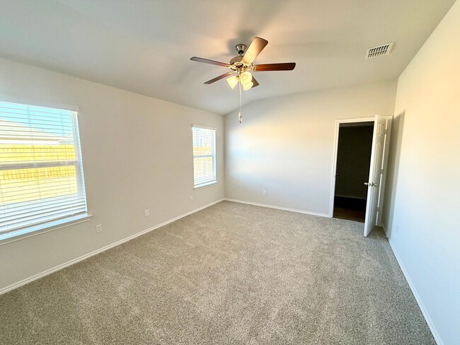 Building Photo - Brand-new 3-bedroom, 2-bathroom home in Lo...