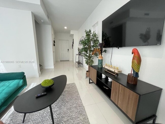 Building Photo - 302 NW 11th Ct