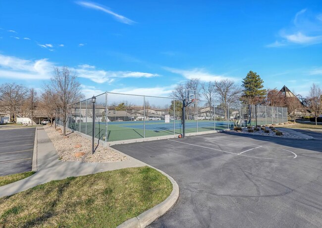 Building Photo - 5704 S Waterbury Way