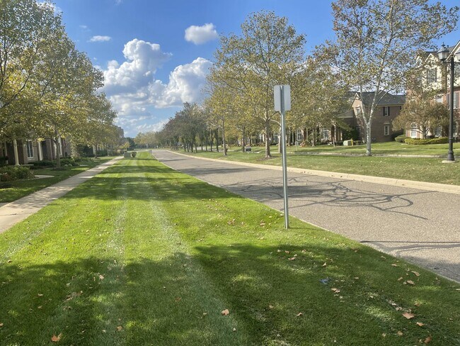 Building Photo - 45588 S Stonewood Rd