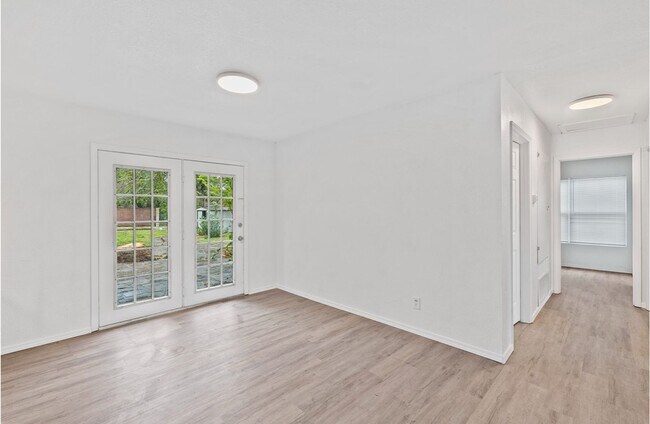 Building Photo - Beautiful 3 bedroom, 2 bathroom House