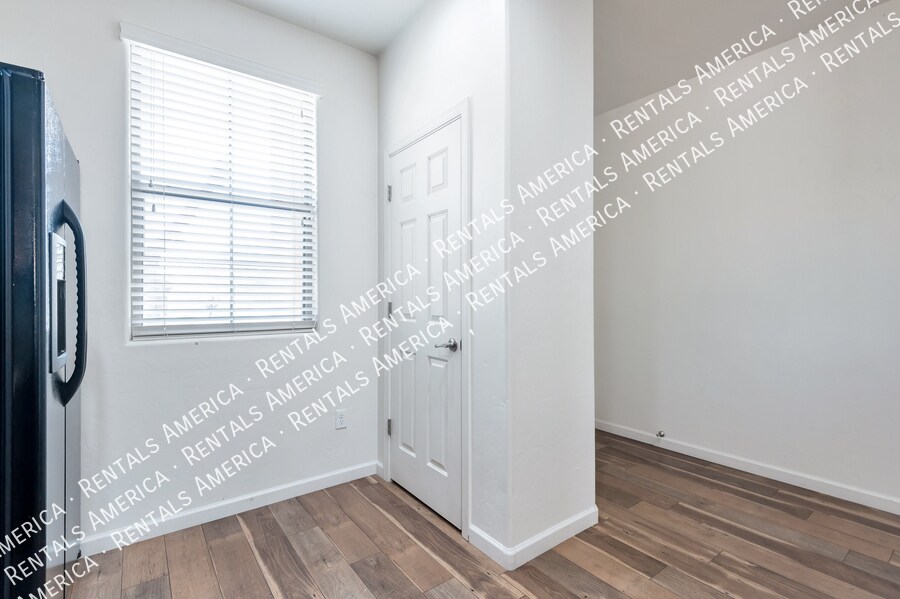 Building Photo - 3323 S Lakeside Ridge Loop